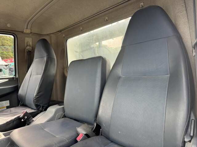 三菱ふそうファイターコンテナ専用車増トン（6t・8t）[写真30]