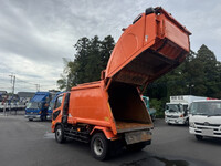 三菱ふそうファイターパッカー車（塵芥車）増トン（6t・8t）[写真13]