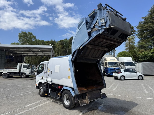 日野デュトロパッカー車（塵芥車）小型（2t・3t）[写真12]