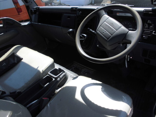 三菱ふそうキャンターパッカー車（塵芥車）小型（2t・3t）[写真32]