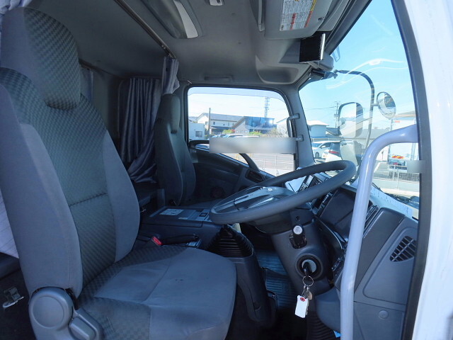 いすゞフォワード冷凍車（冷蔵車）中型（4t）[写真19]