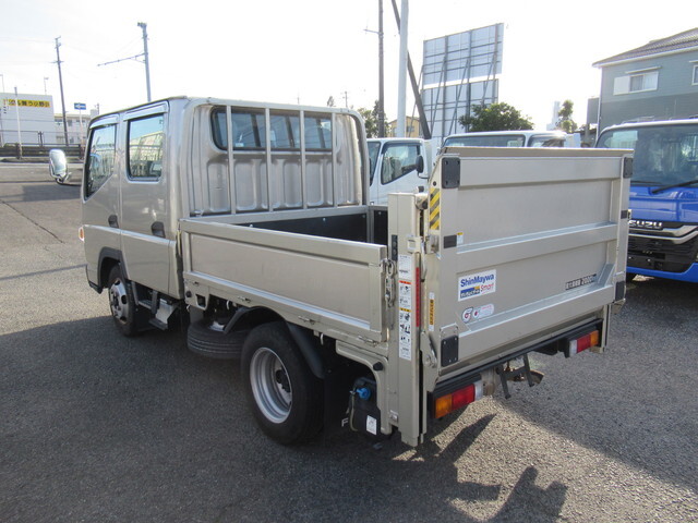 三菱ふそうキャンターダブルキャブ（Wキャブ）小型（2t・3t）[写真02]