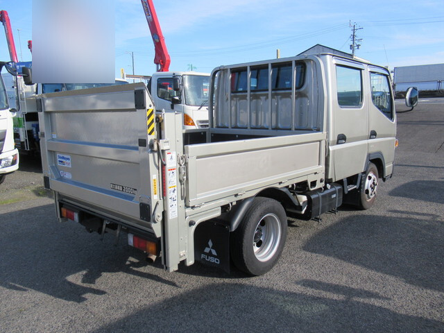 三菱ふそうキャンターダブルキャブ（Wキャブ）小型（2t・3t）[写真04]