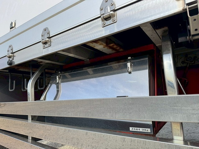 三菱ふそうスーパーグレート冷蔵冷凍ウイング大型（10t）[写真28]