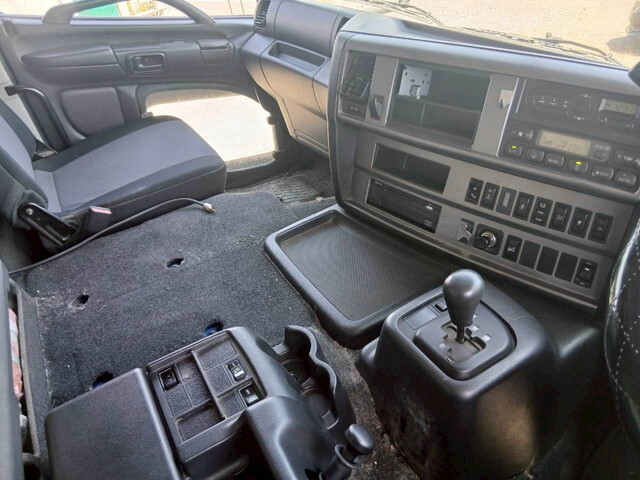 日野プロフィアトレーラーヘッド（トラクターヘッド）大型（10t）[写真17]