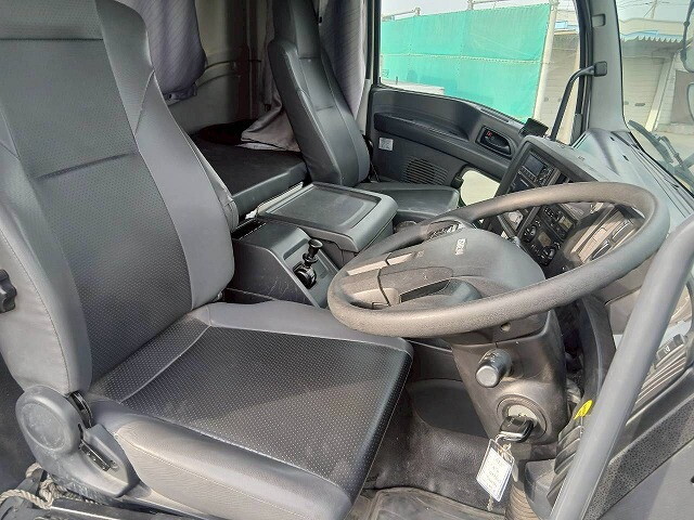 いすゞギガミキサー車（コンクリートミキサー）大型（10t）[写真17]