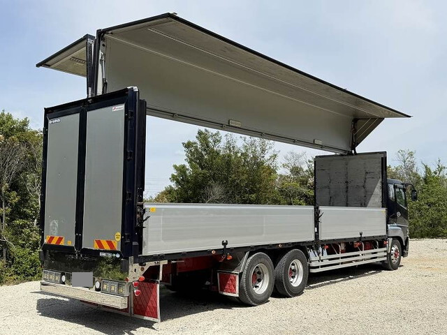 三菱ふそうスーパーグレートアルミウイング大型（10t）[写真02]