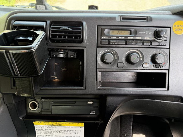 三菱ふそうスーパーグレートアルミウイング大型（10t）[写真34]