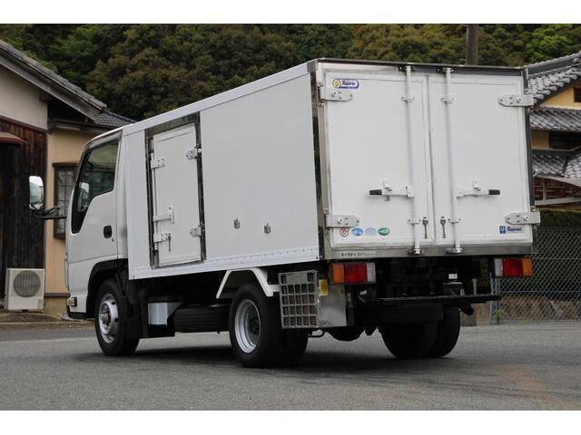 いすゞエルフ冷凍車（冷蔵車）小型（2t・3t）[写真02]