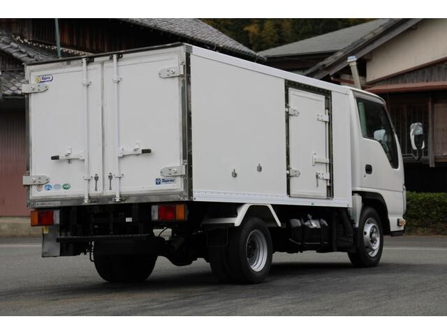 いすゞエルフ冷凍車（冷蔵車）小型（2t・3t）[写真04]