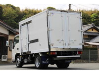 いすゞエルフ冷凍車（冷蔵車）小型（2t・3t）[写真02]