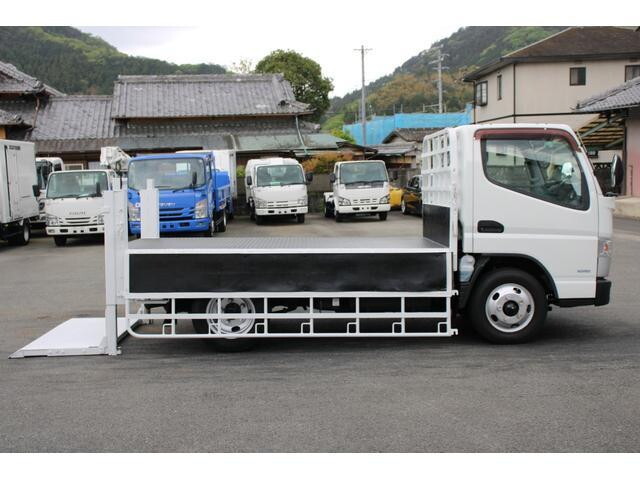 三菱ふそうキャンター平ボディ小型（2t・3t）[写真12]