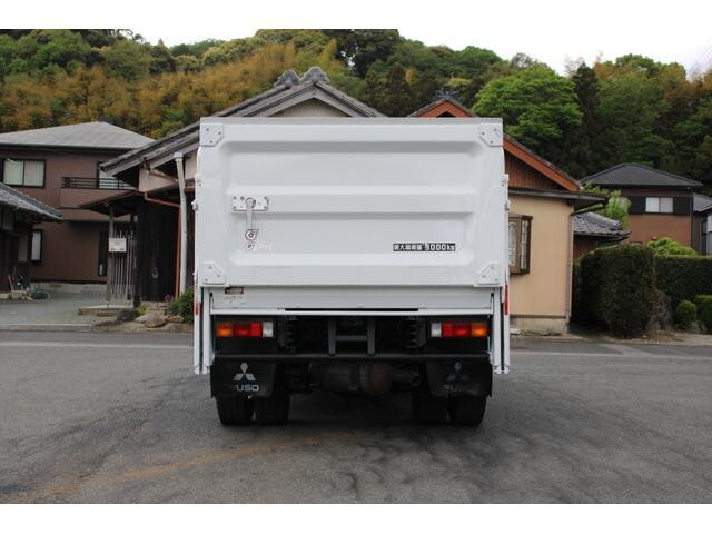 三菱ふそうキャンター平ボディ小型（2t・3t）[写真06]