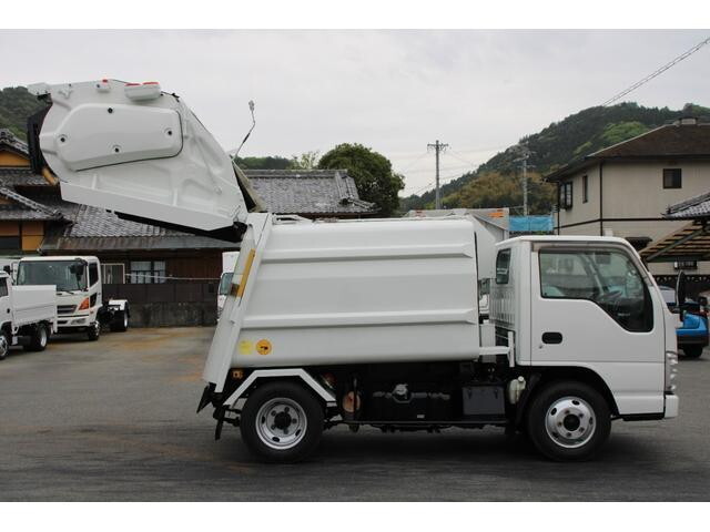 いすゞエルフパッカー車（塵芥車）小型（2t・3t）[写真12]