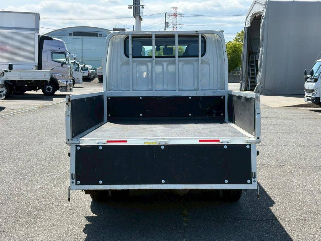 三菱ふそうキャンターダブルキャブ（Wキャブ）小型（2t・3t）[写真09]