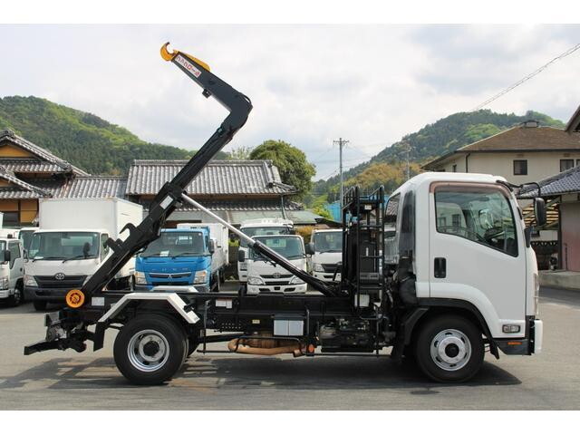 いすゞフォワードコンテナ専用車中型（4t）[写真21]