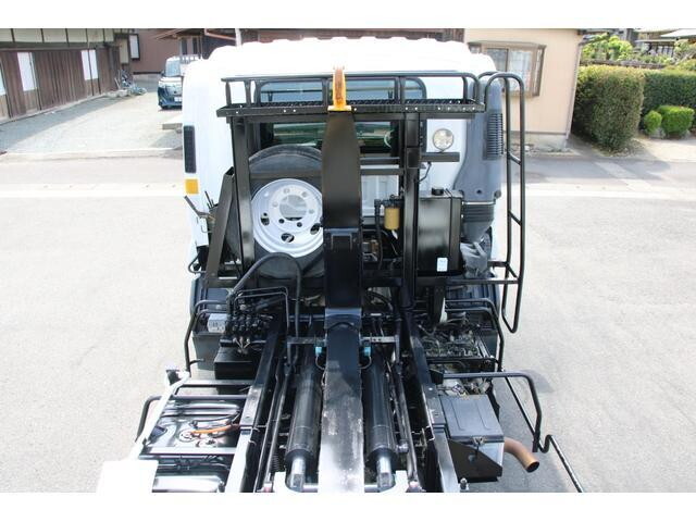 いすゞフォワードコンテナ専用車中型（4t）[写真27]