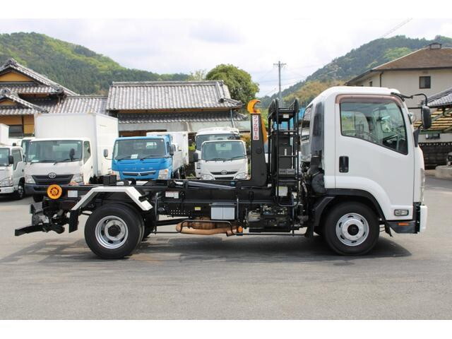 いすゞフォワードコンテナ専用車中型（4t）[写真09]