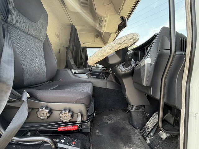 三菱ふそうスーパーグレートアルミウイング大型（10t）[写真30]
