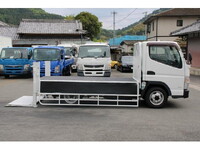 三菱ふそうキャンター平ボディ小型（2t・3t）[写真17]