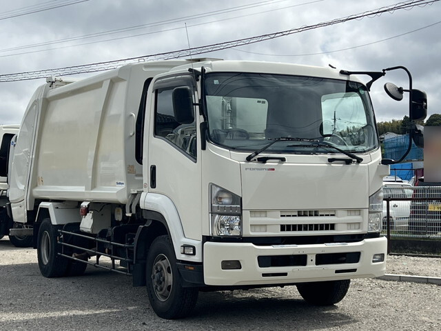 いすゞフォワードパッカー車（塵芥車）増トン（6t・8t）[写真01]
