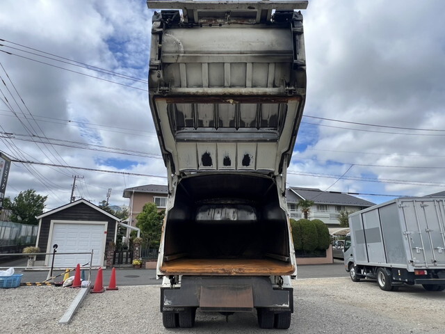 いすゞフォワードパッカー車（塵芥車）増トン（6t・8t）[写真13]