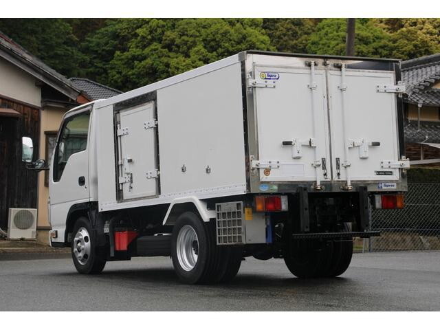 いすゞエルフ冷凍車（冷蔵車）小型（2t・3t）[写真02]