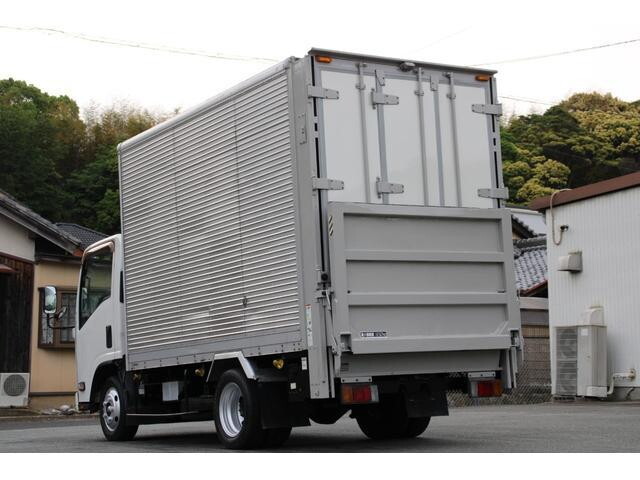 いすゞエルフアルミバン小型（2t・3t）[写真02]