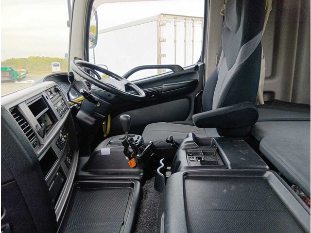 日野プロフィアトレーラーヘッド（トラクターヘッド）大型（10t）[写真21]