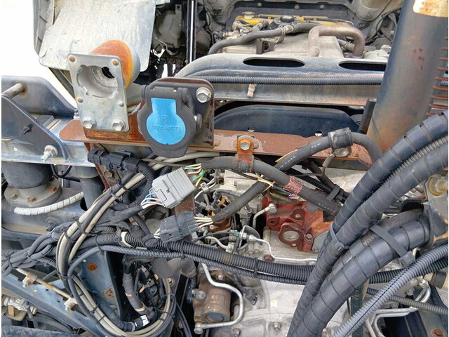 日野プロフィアトレーラーヘッド（トラクターヘッド）大型（10t）[写真37]