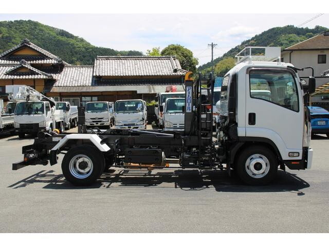 いすゞフォワードコンテナ専用車中型（4t）[写真11]