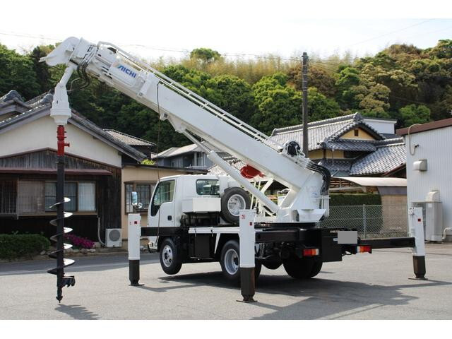 いすゞエルフ穴掘建柱車小型（2t・3t）[写真02]