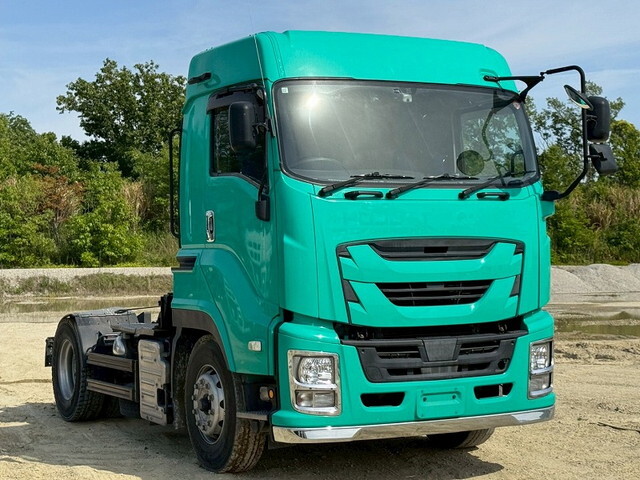 いすゞギガトレーラーヘッド（トラクターヘッド）大型（10t）[写真01]
