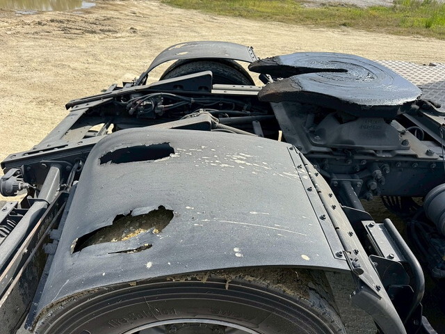 いすゞギガトレーラーヘッド（トラクターヘッド）大型（10t）[写真13]