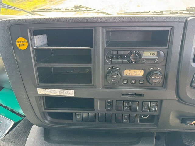 いすゞギガトレーラーヘッド（トラクターヘッド）大型（10t）[写真25]