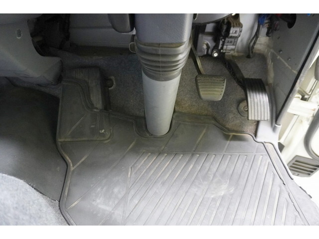 三菱ふそうキャンター平ボディ小型（2t・3t）[写真33]