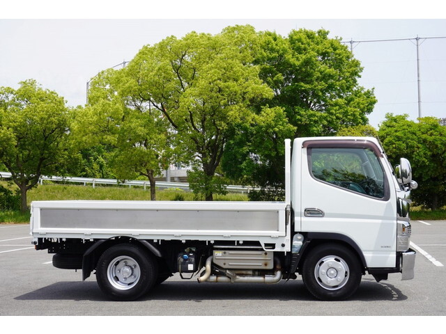 三菱ふそうキャンター平ボディ小型（2t・3t）[写真04]