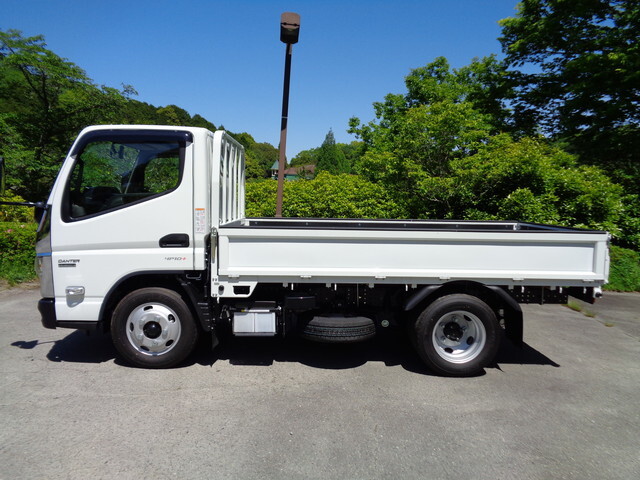 三菱ふそうキャンター平ボディ小型（2t・3t）[写真08]