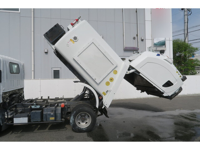 いすゞエルフパッカー車（塵芥車）小型（2t・3t）[写真04]