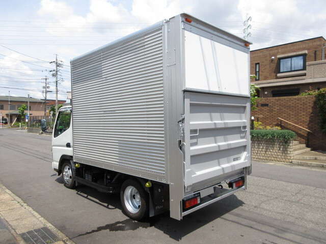 三菱ふそうキャンターアルミバン小型（2t・3t）[写真02]