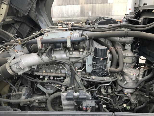 いすゞギガ平ボディ大型（10t）[写真15]