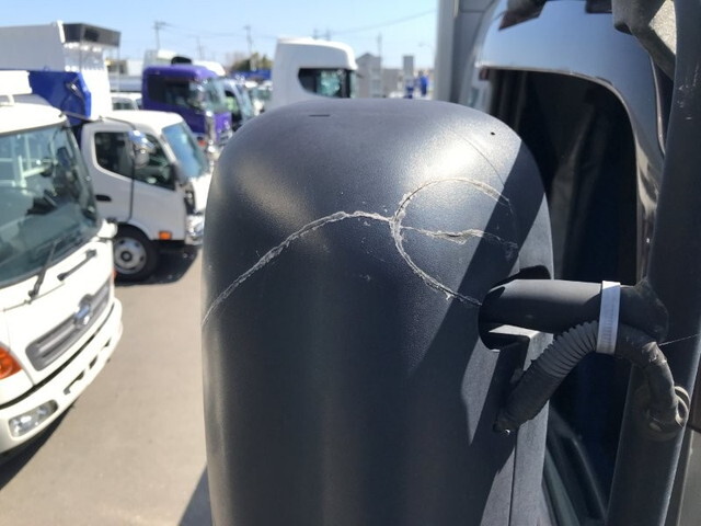 いすゞギガ平ボディ大型（10t）[写真35]