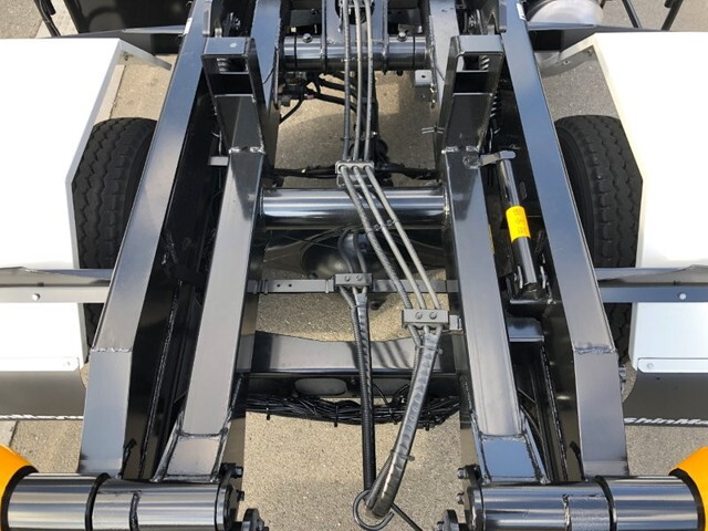 三菱ふそうファイターコンテナ専用車中型（4t）[写真18]