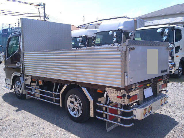 三菱ふそうキャンター平ボディ小型（2t・3t）[写真02]