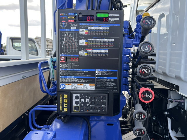 三菱ふそうキャンタークレーン4段小型（2t・3t）[写真18]