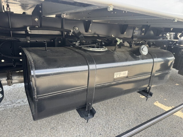 三菱ふそうキャンターアルミウイング小型（2t・3t）[写真23]