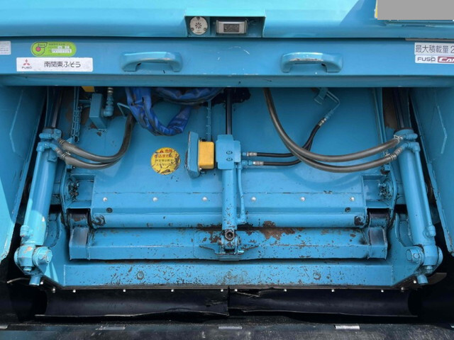 三菱ふそうキャンターパッカー車（塵芥車）小型（2t・3t）[写真11]