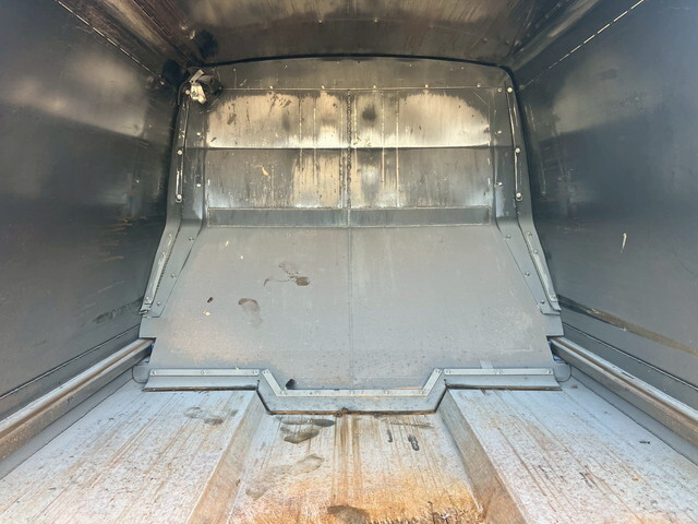 いすゞフォワードパッカー車（塵芥車）中型（4t）[写真13]