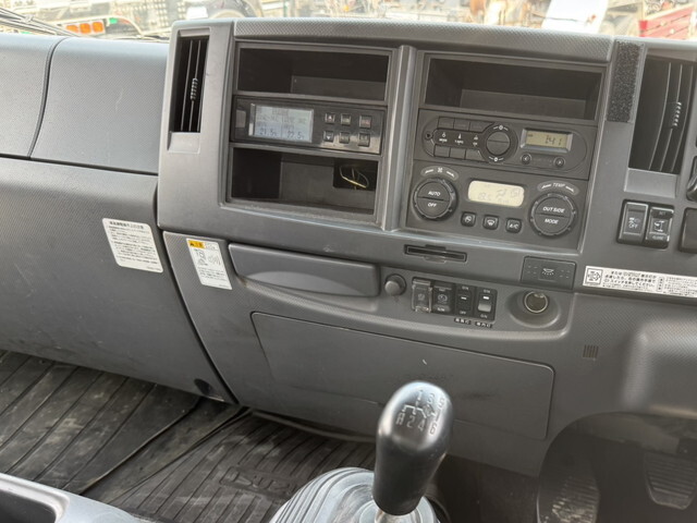 いすゞフォワード冷凍車（冷蔵車）中型（4t）[写真13]