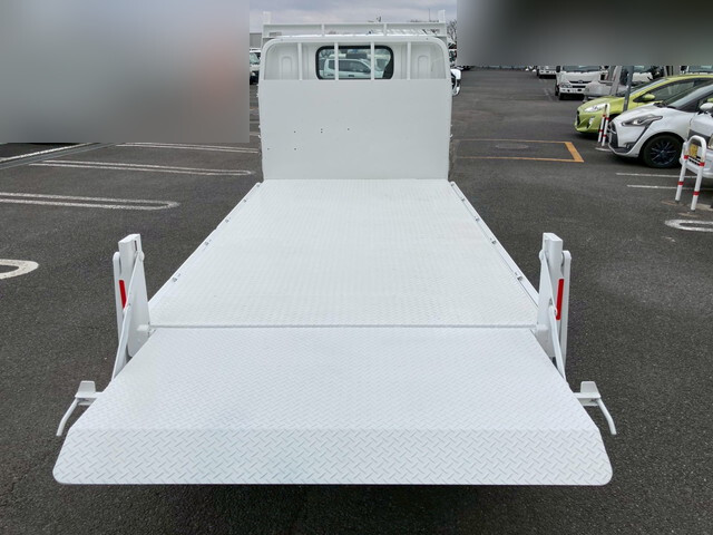三菱ふそうキャンター平ボディ小型（2t・3t）[写真11]